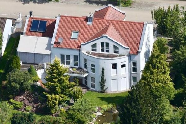 *Senza commissione per l'acquirente*: Villa esclusiva con appartamento indipendente separato