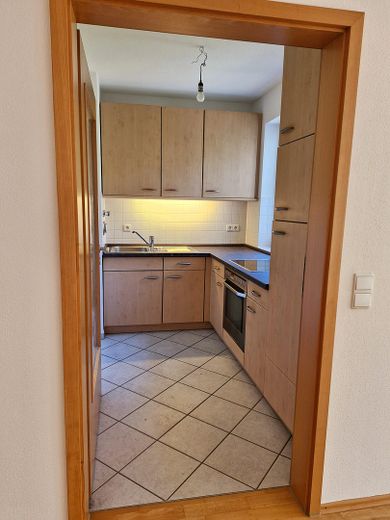 Gauting Seniorenresidenz, 3-Zi-Terrassenwohnung ohne Provision, ab 65 J. oder Kapitalanleger – Einbauküche gefliest
