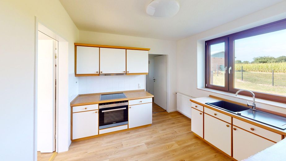 Komplett renoviertes Zweifamilienhaus 160 qm, in ruhiger Alleinlage mit großem Grundstück – Küche