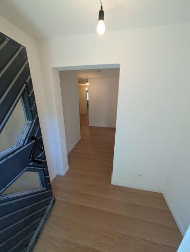 High-quality, bright & perfect for working from home: well-maintained 4-room apartment in Eutingen – Windfang