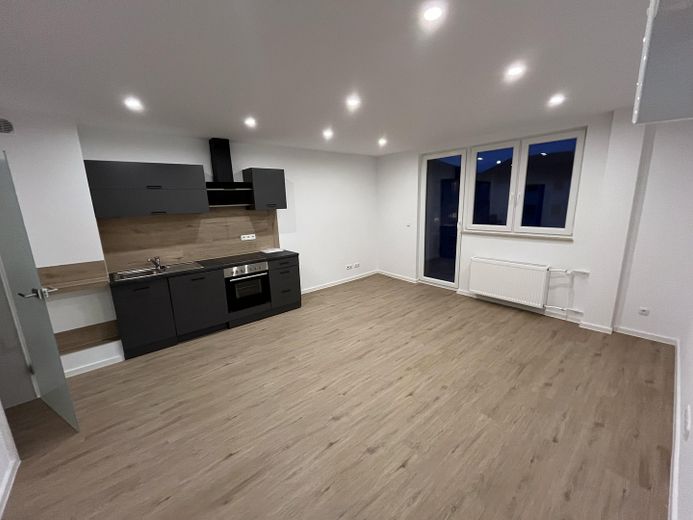 Monolocale moderno completamente ristrutturato con balcone – 01 Studio