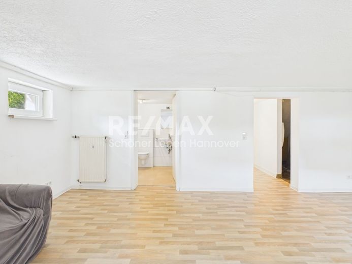 Mehr Platz als erwartet, modernisierte DHH, mit wohnlich ausgebautem Keller mit  eigenem Eingang. – Keller