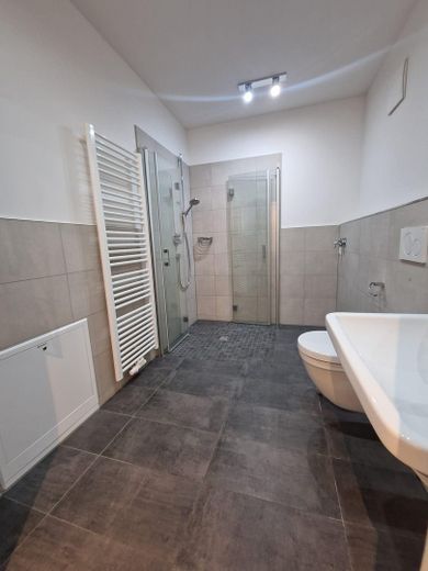 2 odalı daire - Özel teklif! - Loggia ve kapalı otopark alanı ile. – Badezimmer