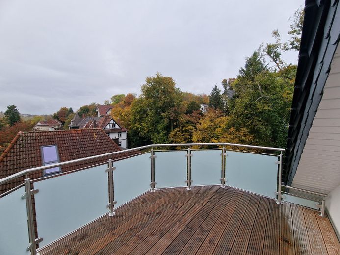 Mehrfamilienhaus mit 4 Eigentumswohnungen und separatem Bauplatz – Balkon Dachgeschoss