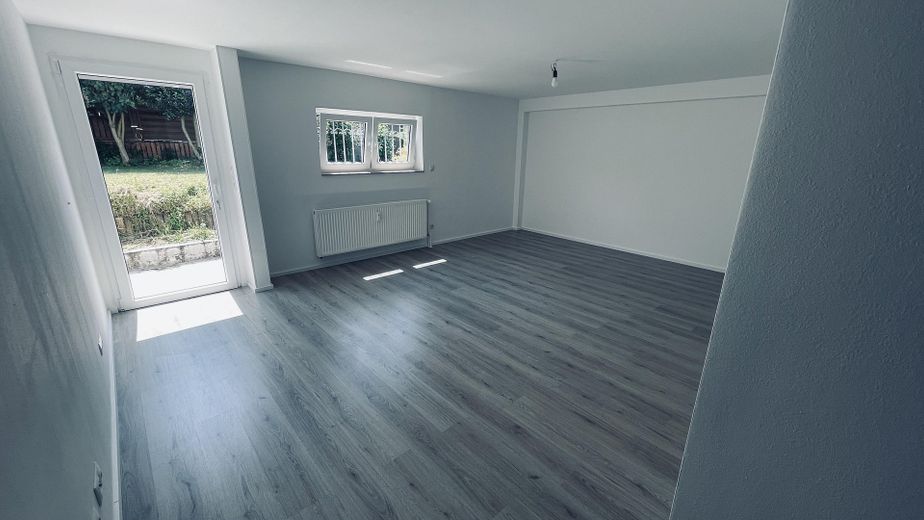 UG - Zimmer mit Gartenausgang