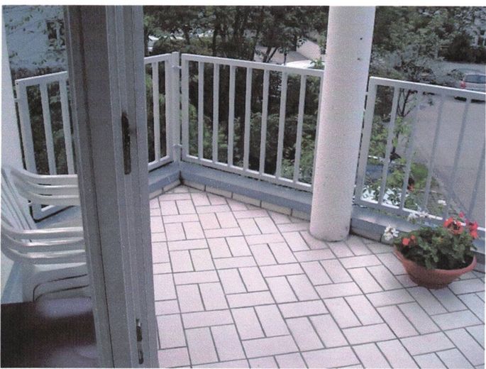 Überdachter Balkon