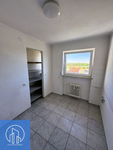 Lichtdurchflutete 3-Zimmer-Wohnung mit 3 Balkonen, Aufzug &amp; Garage - Wohnen mit Weitblick 90427 Nbg – Küche 1.1