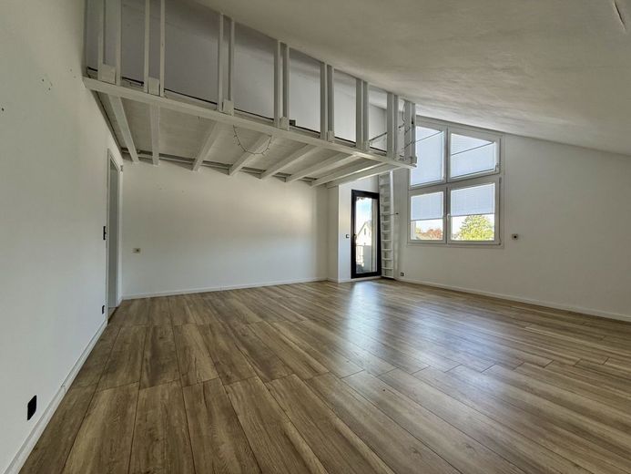 Fröndenberg-Westick: Eigentumswohnung der besonderen Art mit Balkon plus Tiefgaragenstellplatz! – Wohnbereich