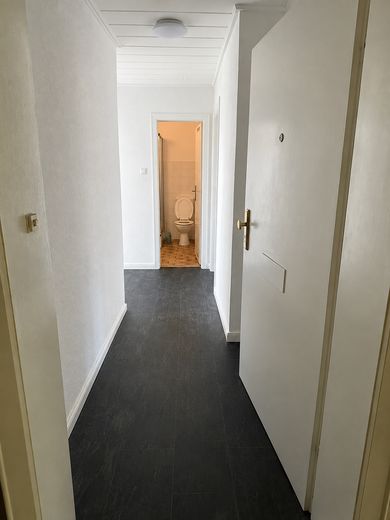 3 Zimmer DG Wohnung ohne Schrägen mit viel Stauraum und Stellplatz – Flur
