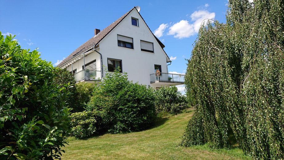 Attraktive 4-Zimmer Wohnung EG, zentral gelegen in Neunkirchen-Seelscheid – Giebel