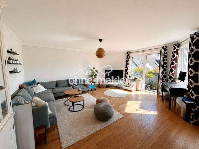 Luminoso appartamento di 3 locali con balcone e posto auto in garage sotterraneo – Foto 1