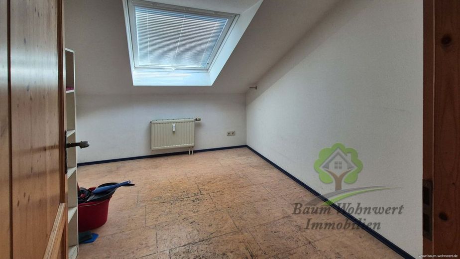 Provisionsfrei! Gepflegte Dachgeschosswohnung mit Balkon und ausgebauter Nutzfläche – 2 Kinderzimmer