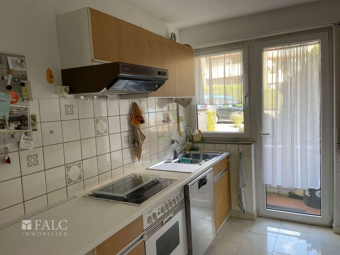 Garten-Wohnung im Reihen Endhaus, helle 3,5 Zimmer, Terrasse + Garage + Platz – Küche mit Austritt 2023