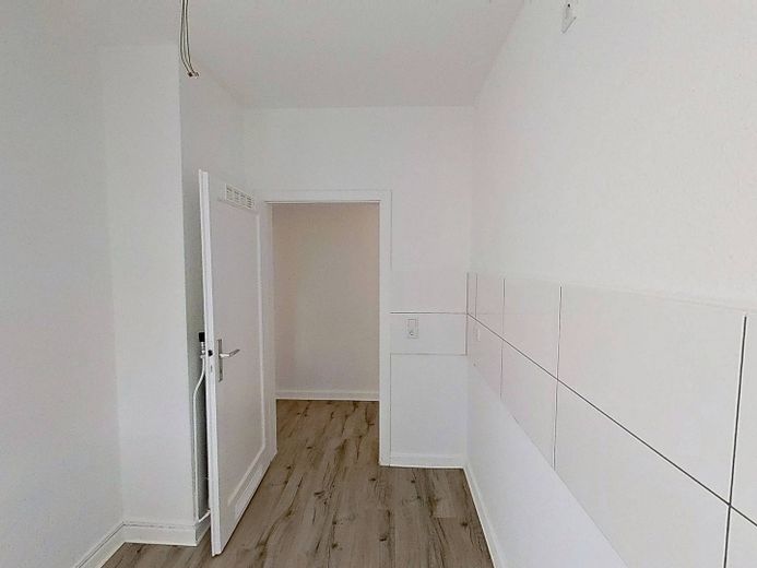 Un luogo in cui sentirsi bene: appartamento al piano terra di 2 locali con bagno con vasca – Ansicht II: Küche