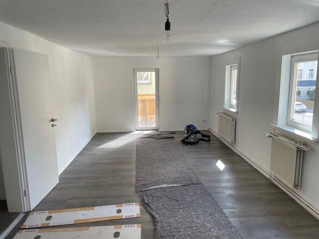 Grande maison individuelle rénovée avec extension atelier à Tharandt près de Dresde – Wohnzimmer 1. OG mit Balkon