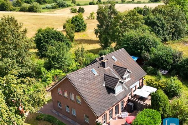 Situation calme en lisière des champs aux portes de Preetz – maison jumelée louée pour investisseurs