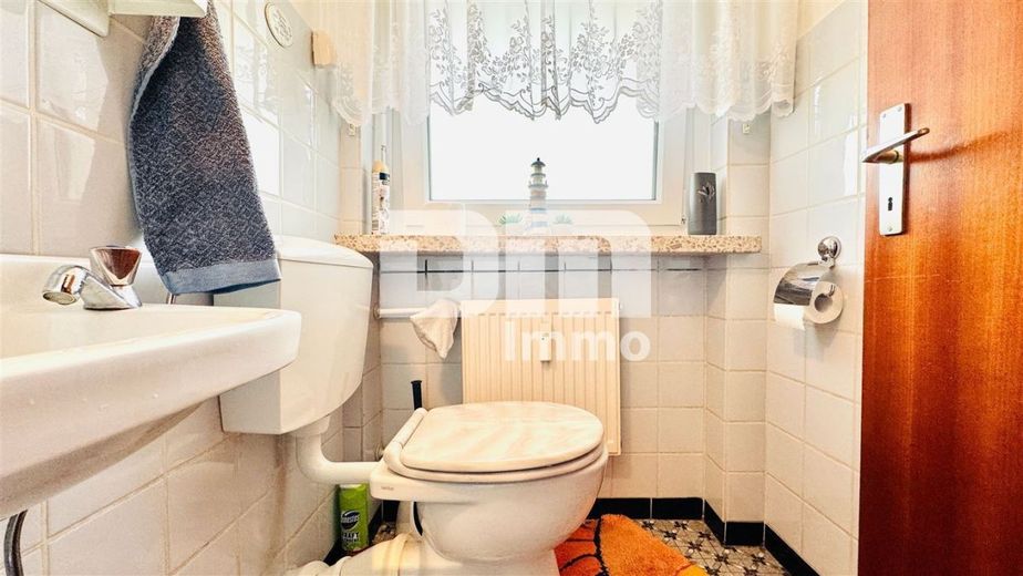 Modernisiertes Ein-/ Zweifamilienhaus inkl. PV-Anlage + 
Garage auf Traumgrundstück – WE2 OG Gäste WC