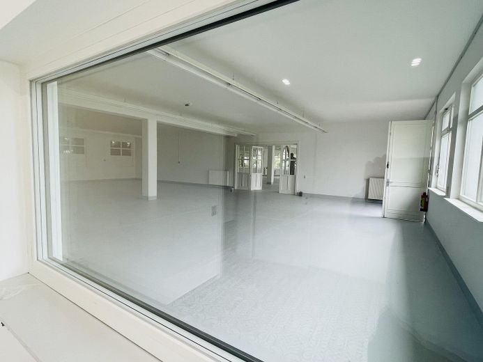 Freshly renovated! 885m² Elegant & Attractive commission-free commercial space in Winsen (Luhe) – Übersicht vom Meisterbüro