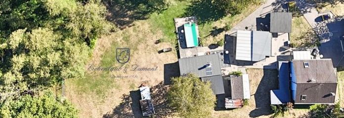 Сучасний ансамбль будівель у відокремленому розташуванні, без комісії