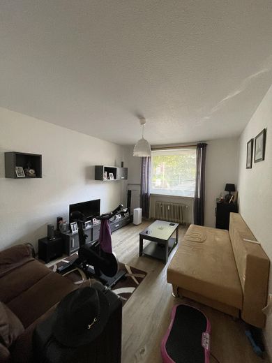 Gepflegte 2-Zimmer-Wohnung in guter Lage – Wohnzimmer