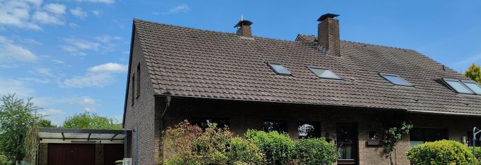 Doppelhaushälfte Einfamilienhaus, ländl. ruhige Lage und doch zentral, ges. Infrastruktur fußläufig – Vorderseite, Garage Stellplatz