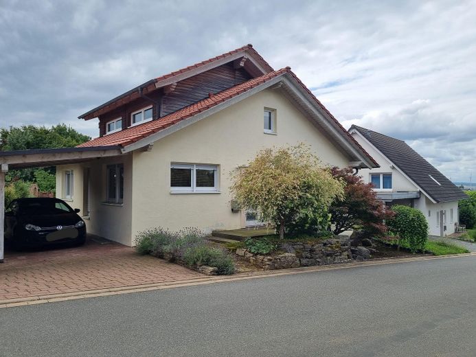 Einzigartiges Haus - seriöse Preisvorschläge willkommen – Haus Nordansicht mit Carport