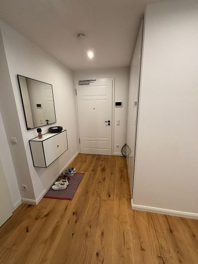 Exklusive 4-Zimmer-Wohnung in München-Obermenzing – Wohnungseingang