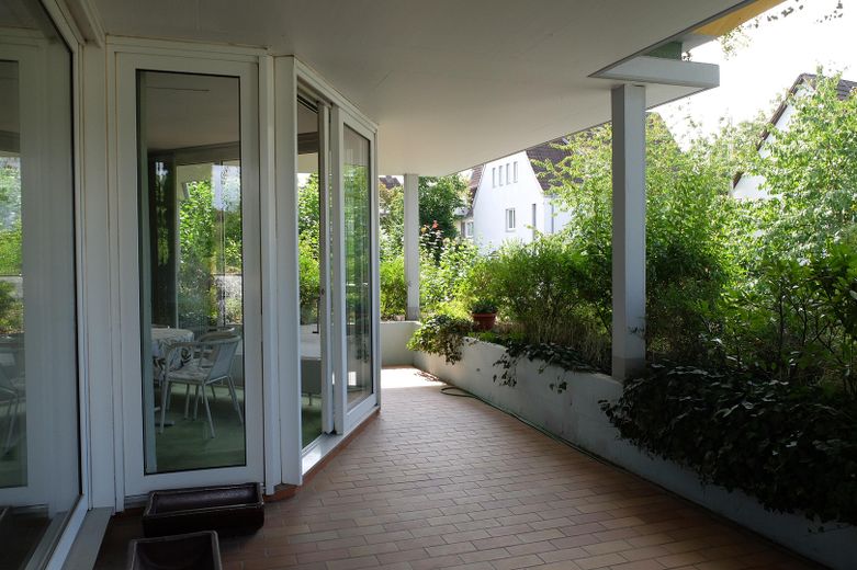 Terrasse vor Wohnzi. u. Esspl.