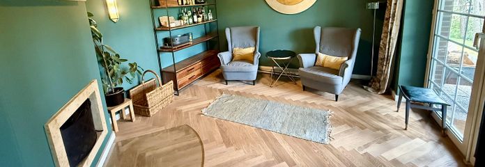 Kaminzimmer mit offenem Kamin