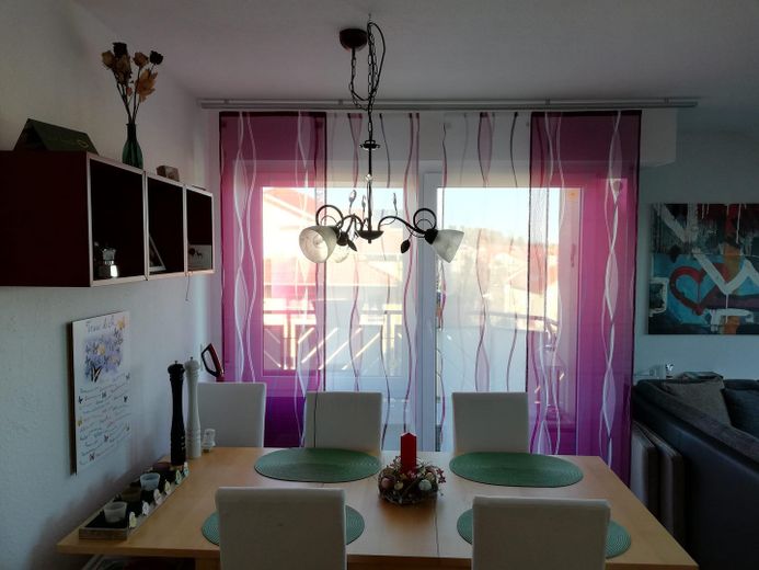 Provisionsfreie, energieeffiziente 3,5-Zimmer-Maisonette-Wohnung auf der Schillerhoehe in Marbach – Esszimmer