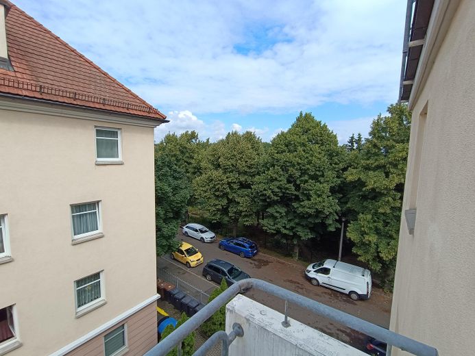 Dresden-Cotta – prov.frei, ruhige, mod. 1 Zi.-Whg. mit Balkon, sep. Küche mit Einbauten u. TG Stpl. – Blick vom Balkon
