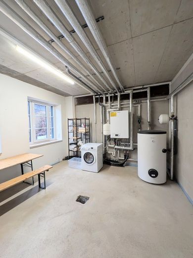 Exklusive Familienoase in naturnaher Lage – neuwertiges Wohnen auf höchstem Niveau – Hauswirtschaftsraum 