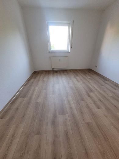 helle 3 Raumwohnung mit großem Balkon u. Tiefgarage – Schlafzimmer 2