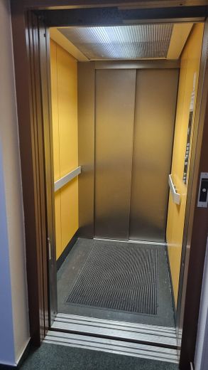 Aufzugsinnenraum