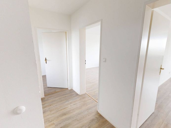 Helder&ruim: 3-kam.-app. met BALKON en inbouwkeuken – Flur