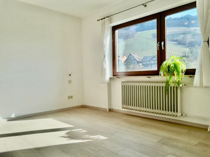 "Junge Paare aufgepasst - Vier Wände. Viel Potenzial. Euer gemeinsames Projekt.“ – Schlaf/Arbeitszimmer Ost