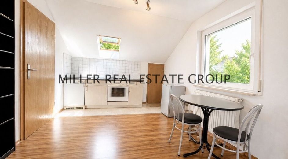 Wertstabile Kapitalanlage in Ingolstadt-Friedrichshofen: Vermietetes Dachgeschoss-Apartment mit Tiefgaragenstellplatz in ruhiger zweiter Reihe! – offener Bereich