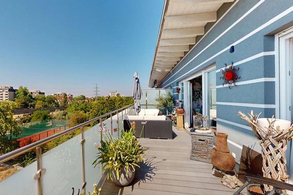 Wyjątkowy czteropokojowy apartament typu penthouse z windą i tarasem we Frankfurcie nad Menem