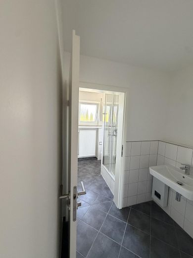 Köln Weiden’de kullanışlı yerleşim planına sahip modern 3 odalı daire – Fotoğraf 6