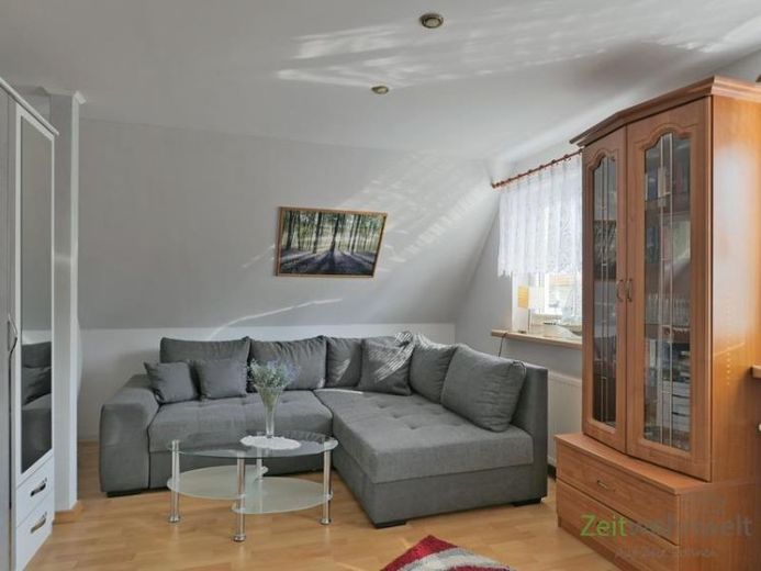 (EF1102_M) Magdeburg: Nordwest, möblierte Wohnung (Haushälfte) mit PKW-Stellplatz, Dachbalkon und Klimaanlage – Foto 1