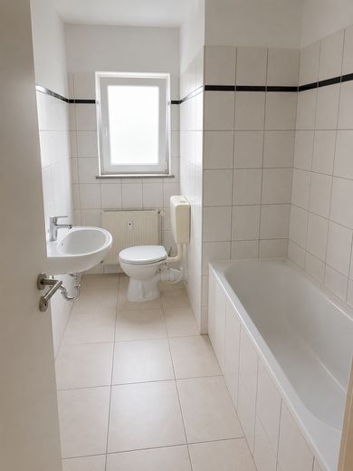 Helle 3-Zimmer Wohnung direkt neben den Barmer Anlagen – Badezimmer
