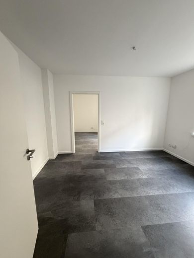 Renovierte 4-Zimmer-Wohnung mit Balkon – Foto 4