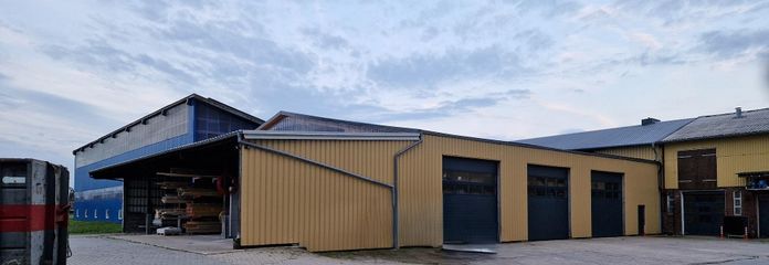 Halle mit Unterstand