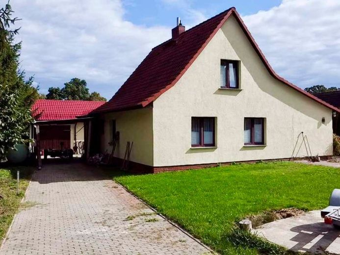 Zögern Sie nicht: Gepflegtes Einfamilienhaus mit Garten, 2 Garagen und 3 Freistellplätzen in Walow – Foto 1