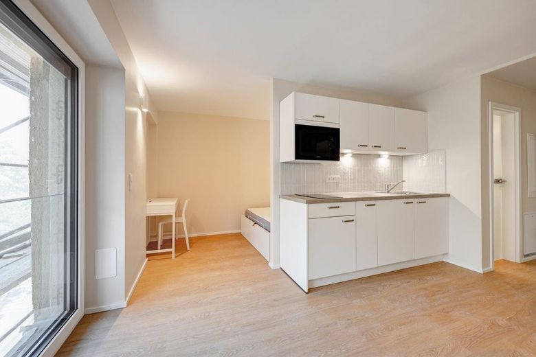 Leonovum - Apartments - Rotkreuzplatz (Munich-Neuhausen) - first occupancy – Küche Blick auf Schlafnische