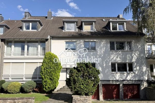 Stilvoll modernisierte Dachgeschosswohnung - Ausbauoption zur Maisonette mit Dachterrasse