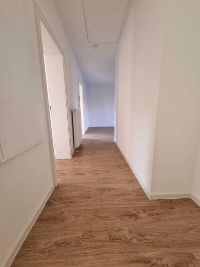Haus statt Wohnung: 3-ZKB+Garten+Terrasse+Garagen – Flur im Wohnbereich