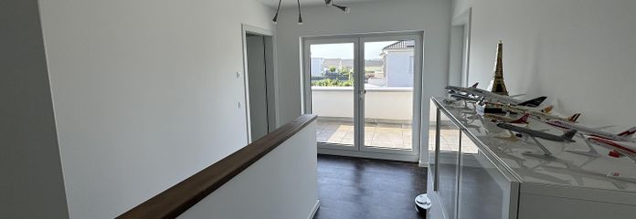 Flur im OG mit Balkon