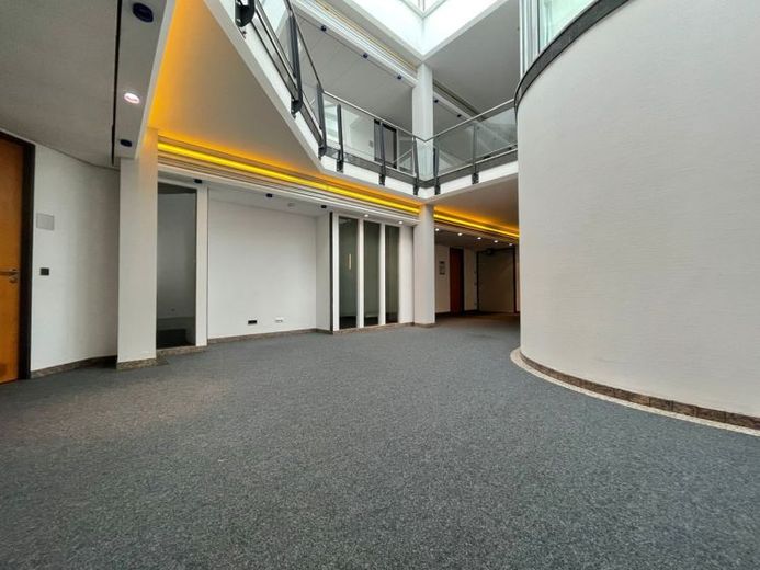 Mehrere Büroflächen in einem modernen und exklusiven Bürohaus – Foto 1