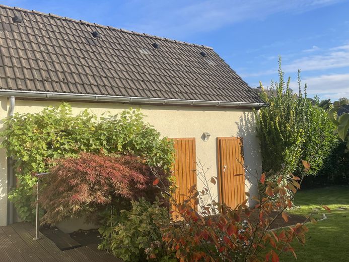 Modernes Einfamilienhaus mit viel Platz und idyllischem Garten, Kaufgrundstück – Anbau/Schuppen